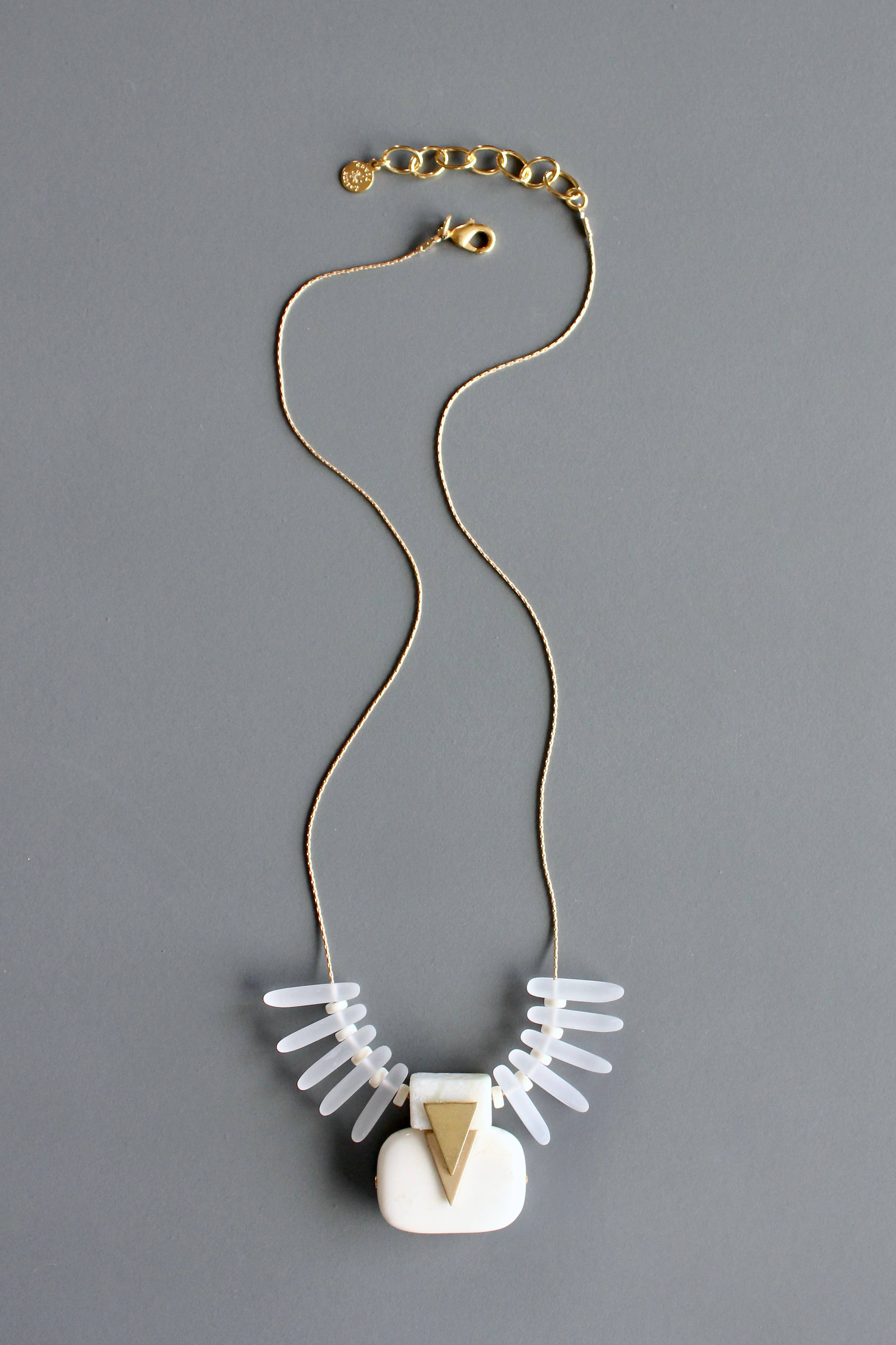 MLN418 White glass fringe Artdeco necklace