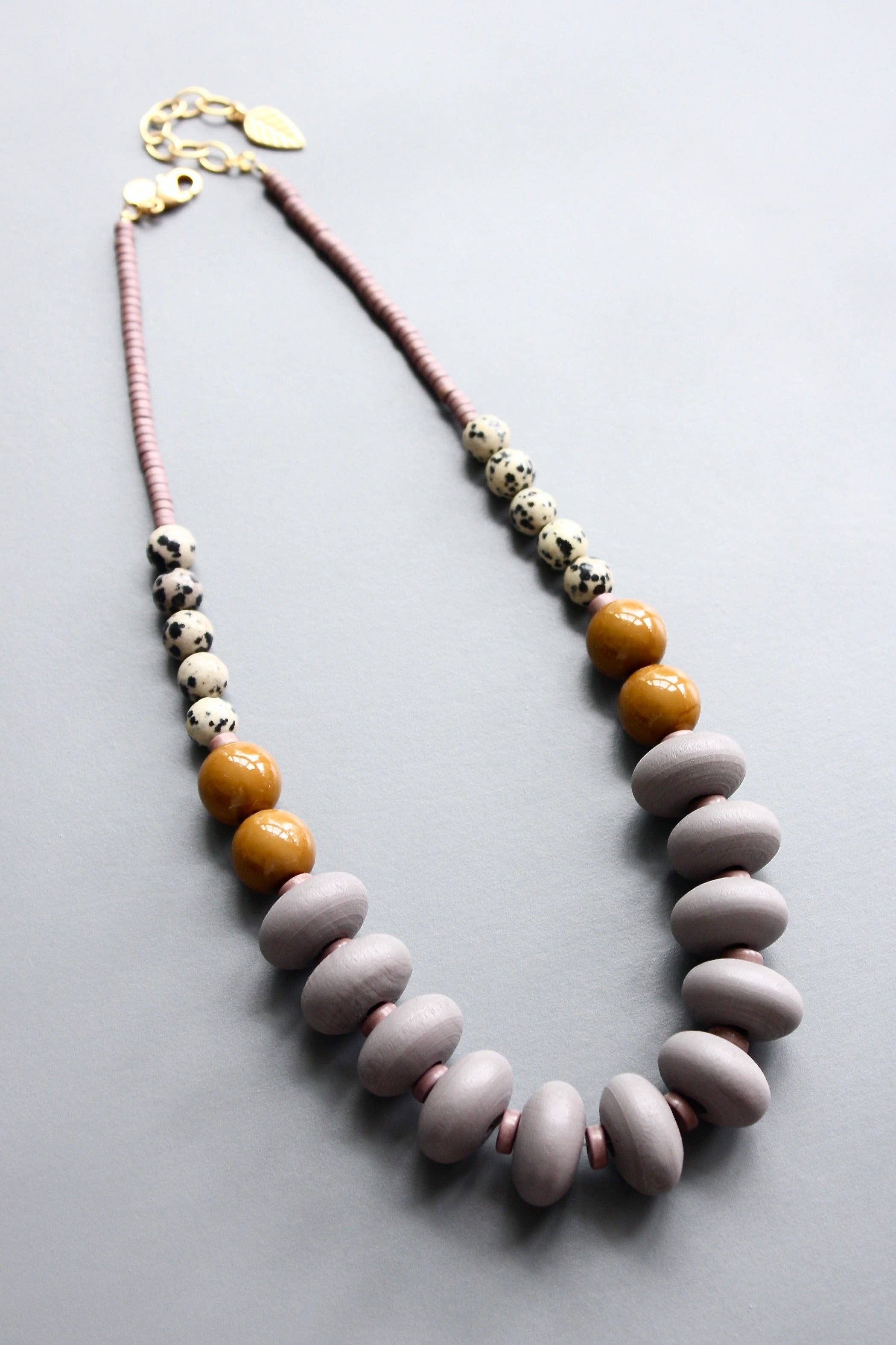 HYL3020 Wood and dalmatian jasper necklace