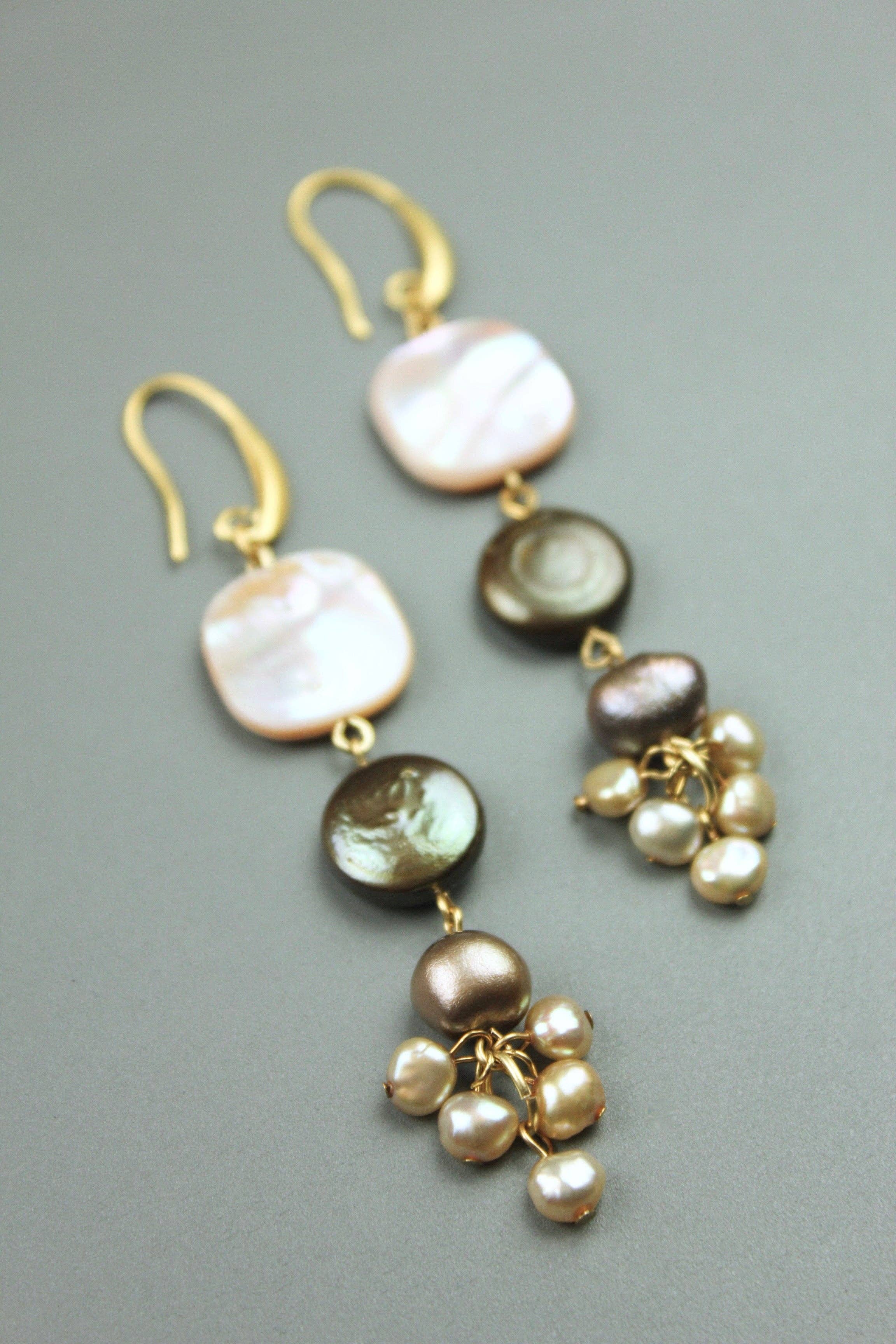 ATHE31 Pearl cluster earrings