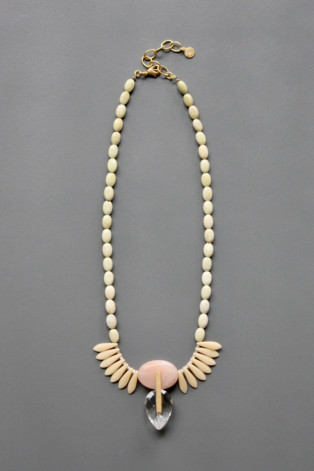 ISL116 Serpentine, peach jade, and glass Artdeco necklace