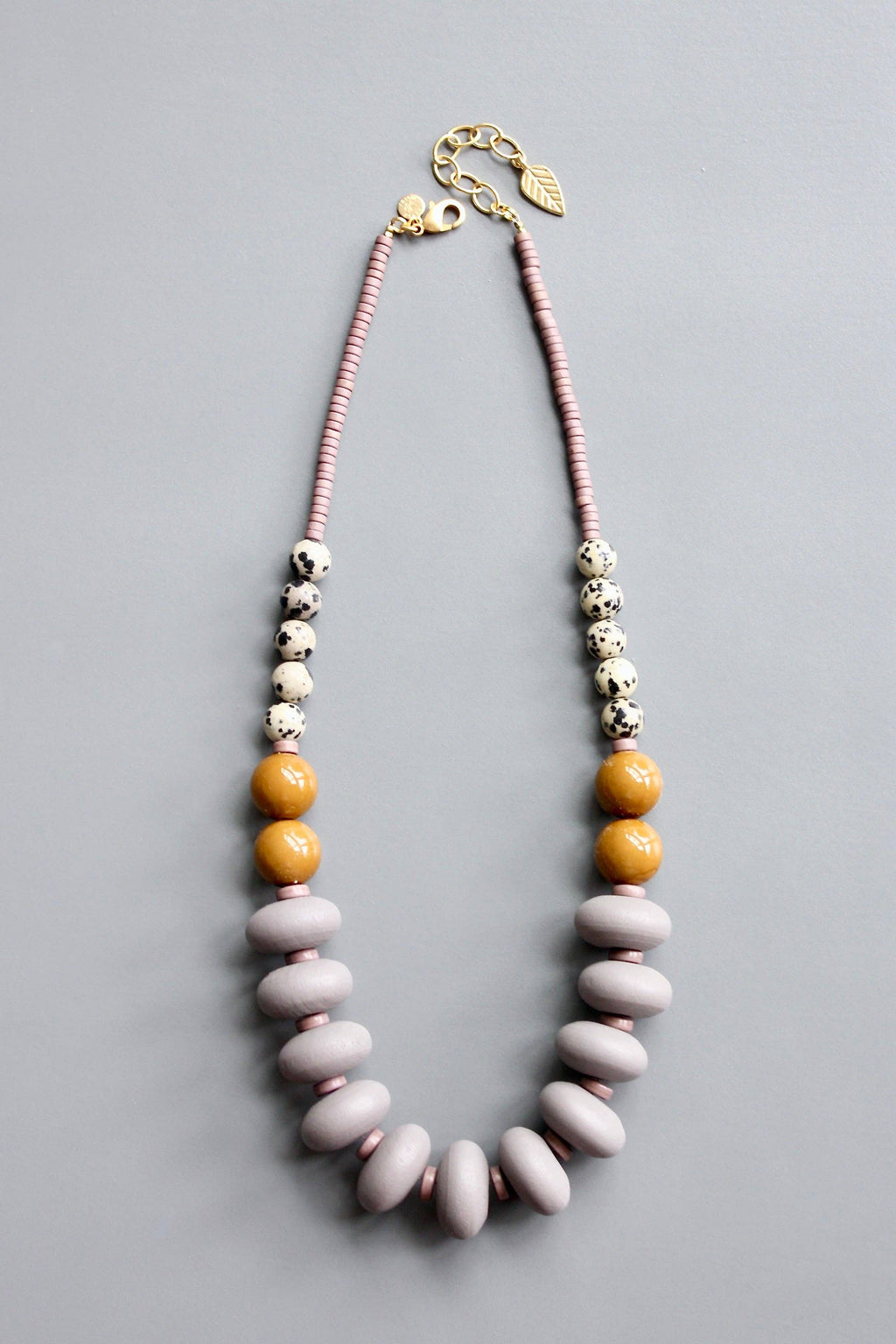 HYL3020 Wood and dalmatian jasper necklace