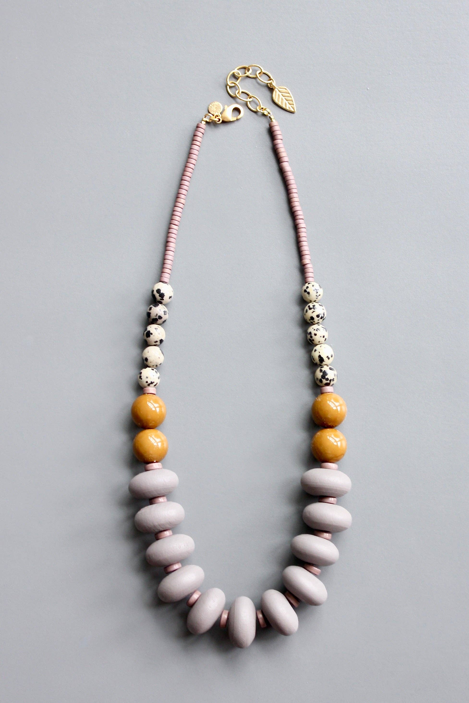 HYL3020 Wood and dalmatian jasper necklace