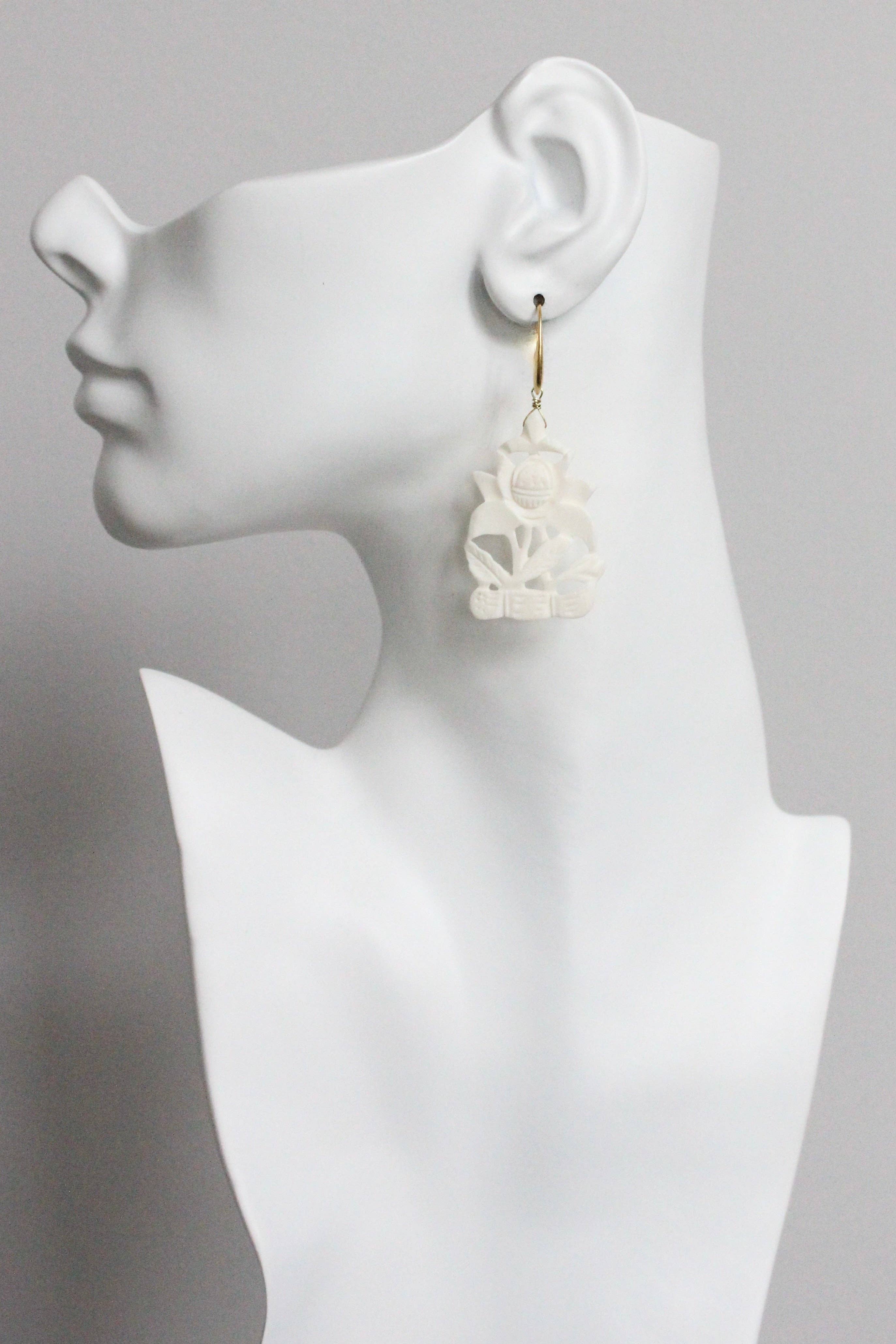 MLNE30 Carved white earrings