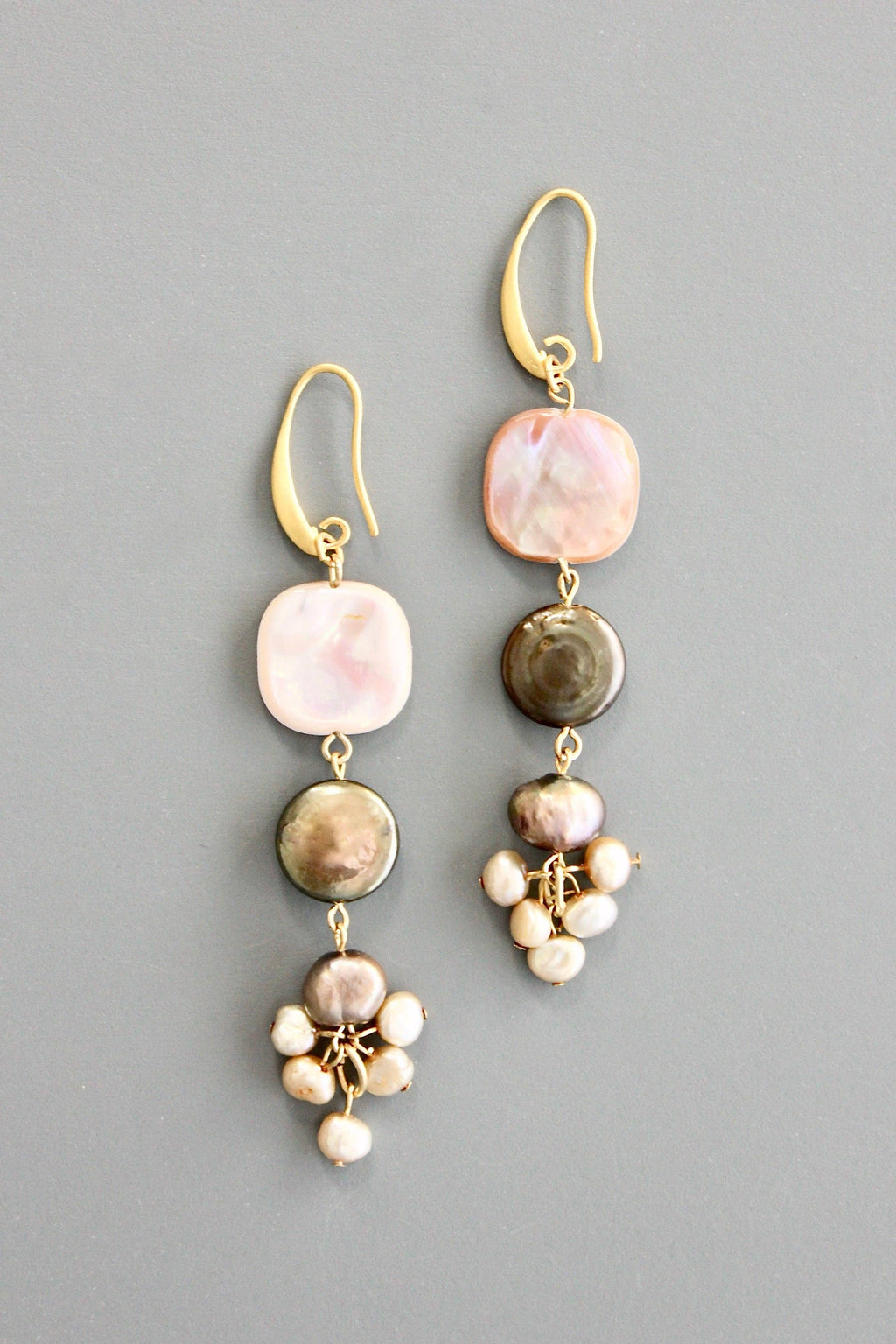 ATHE31 Pearl cluster earrings