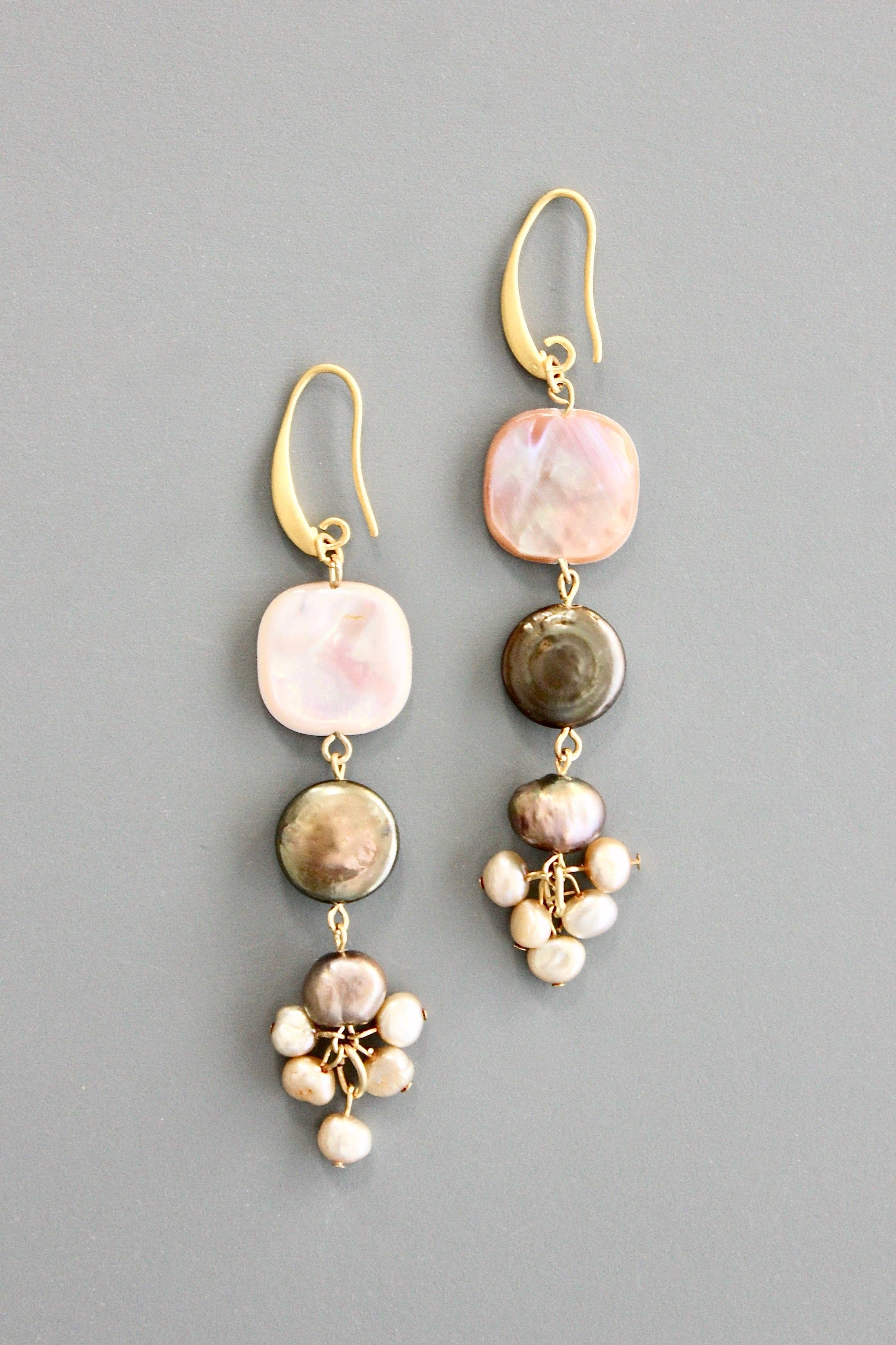 ATHE31 Pearl cluster earrings